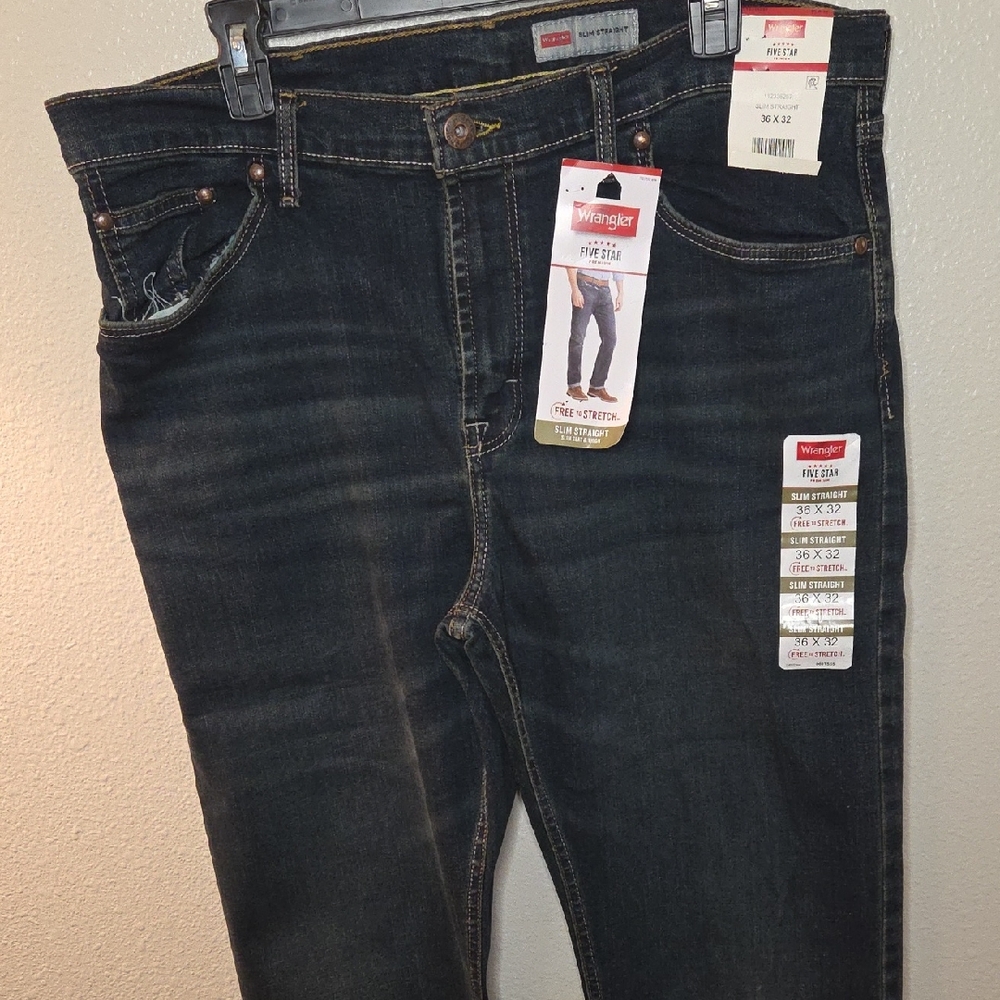 Wrangler Men's Dark Blue Relaxed Jeans